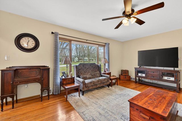 2315 S Lombardy LANE, New Berlin, WI 53151