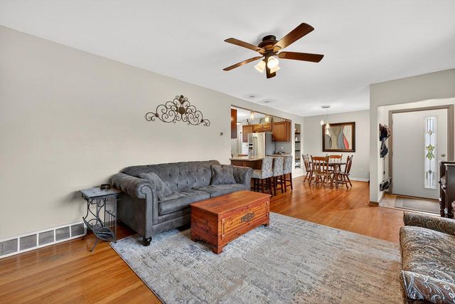 2315 S Lombardy LANE, New Berlin, WI 53151