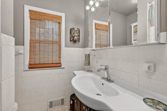 2315 S Lombardy LANE, New Berlin, WI 53151