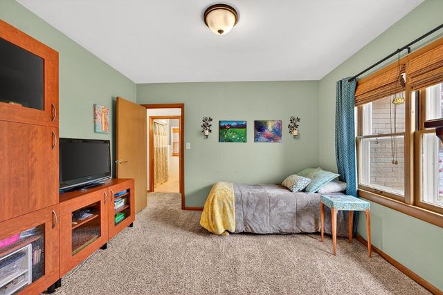 2315 S Lombardy LANE, New Berlin, WI 53151