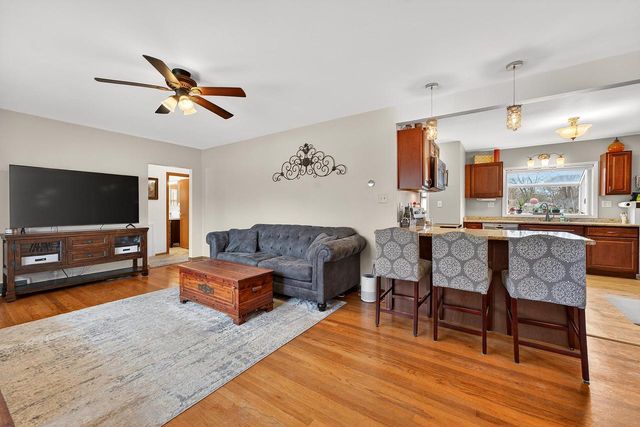 2315 S Lombardy LANE, New Berlin, WI 53151