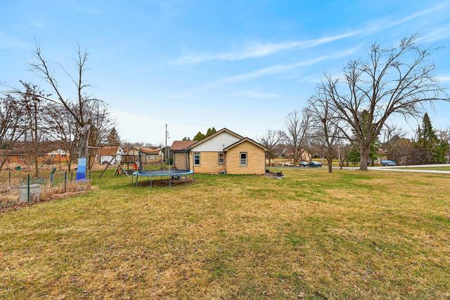 2315 S Lombardy LANE, New Berlin, WI 53151