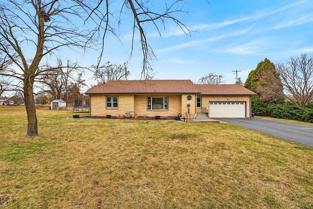 2315 S Lombardy LANE, New Berlin, WI 53151