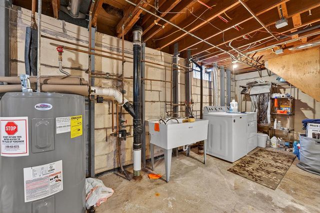 2315 S Lombardy LANE, New Berlin, WI 53151