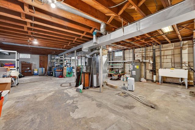 2315 S Lombardy LANE, New Berlin, WI 53151