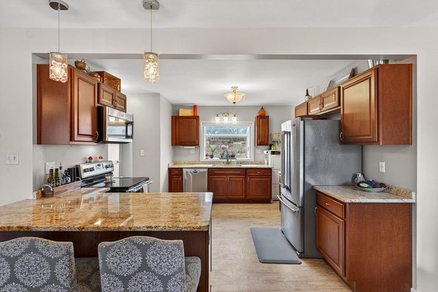 2315 S Lombardy LANE, New Berlin, WI 53151