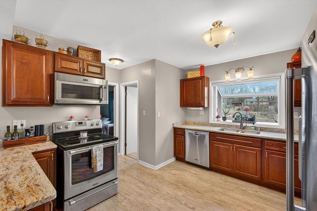 2315 S Lombardy LANE, New Berlin, WI 53151