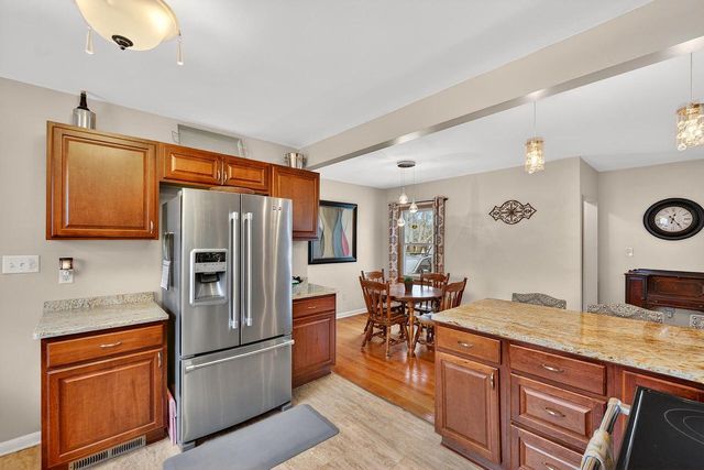 2315 S Lombardy LANE, New Berlin, WI 53151