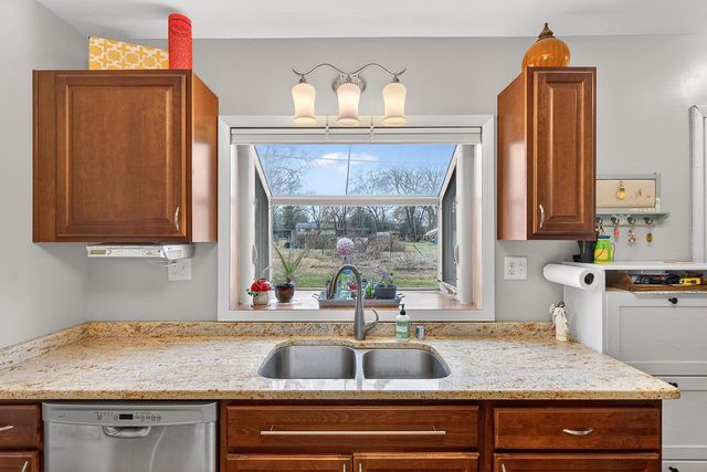 2315 S Lombardy LANE, New Berlin, WI 53151