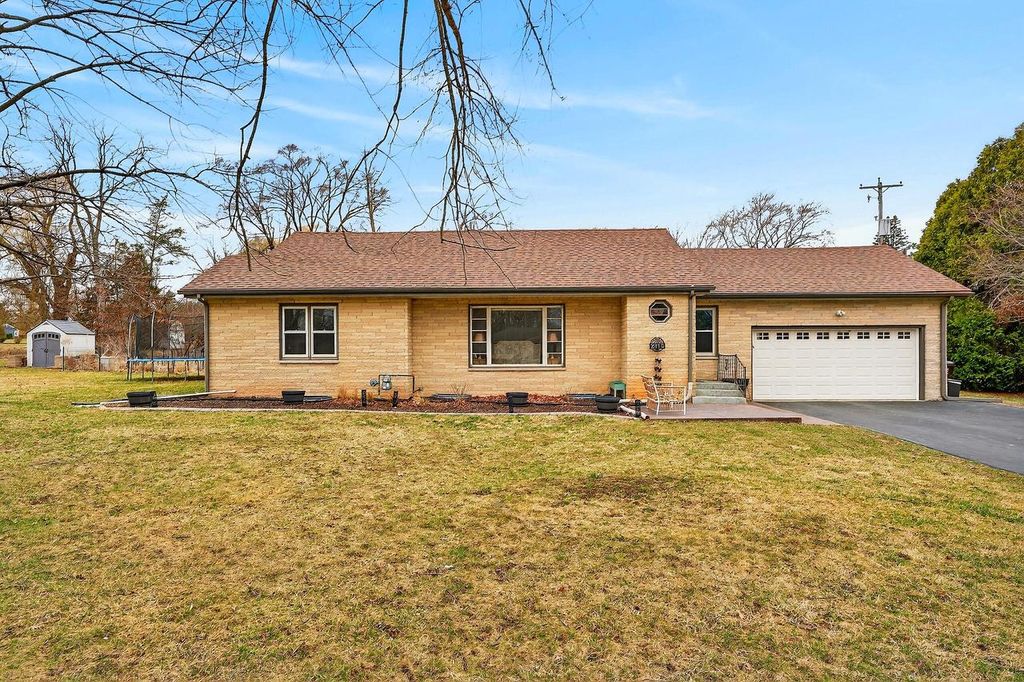 2315 S Lombardy LANE, New Berlin, WI 53151