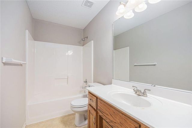 4004 SW Evergreen Lane, Lee's Summit, MO 64082