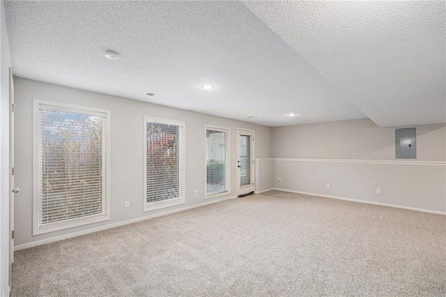 4004 SW Evergreen Lane, Lee's Summit, MO 64082