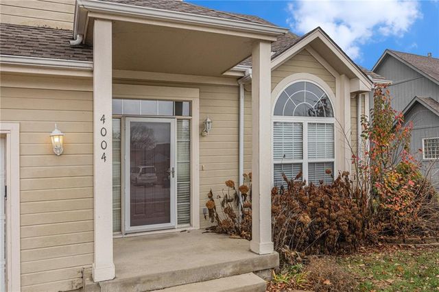 4004 SW Evergreen Lane, Lee's Summit, MO 64082