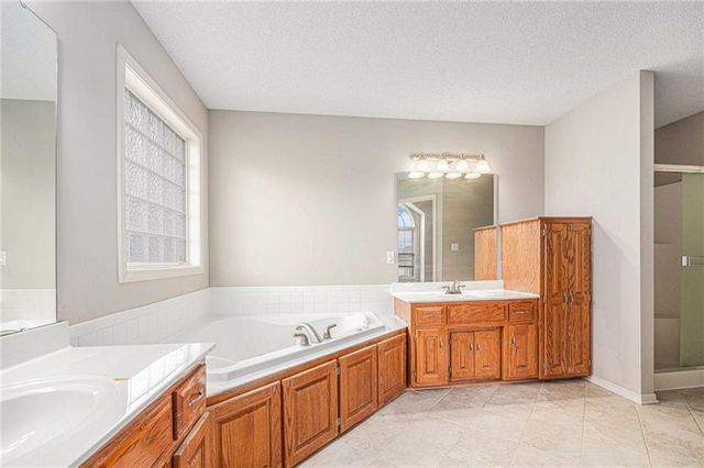 4004 SW Evergreen Lane, Lee's Summit, MO 64082