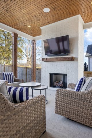 2194 Burgin Drive, Thompsons Station, TN 37179