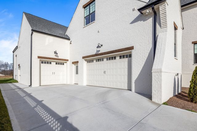 2194 Burgin Drive, Thompsons Station, TN 37179