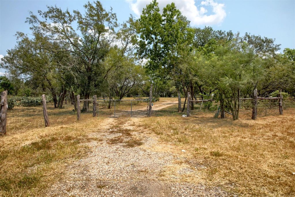 2336 FM 1854, Dale, TX 78616