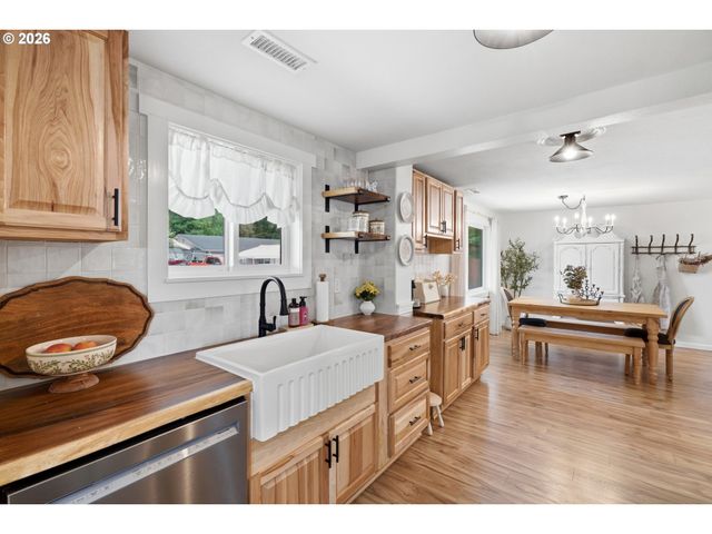 202 Se 3rd Ave, Battle Ground, WA 98604