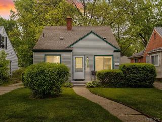 24350 Cloverlawn Street, Oak Park, MI 48237