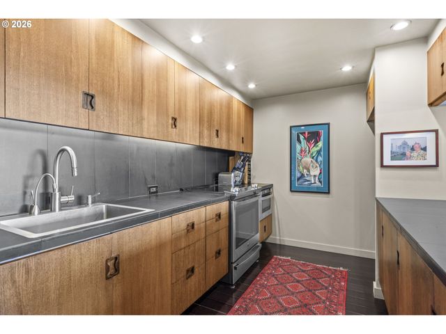 2211 Sw 1ST Ave 1104, Portland, OR 97201