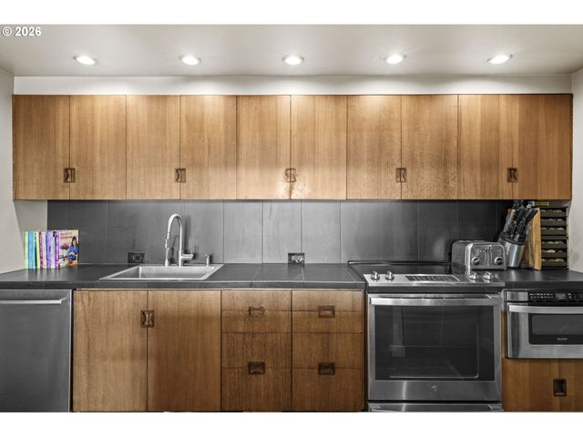 2211 Sw 1ST Ave 1104, Portland, OR 97201