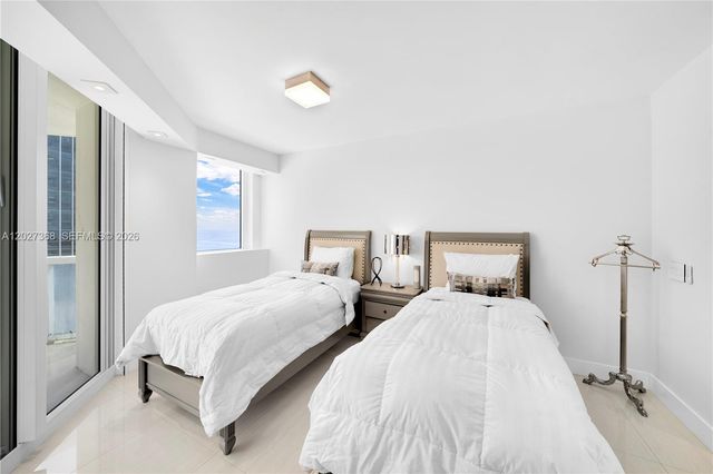 4779 Collins Ave 908, Miami Beach, FL 33140