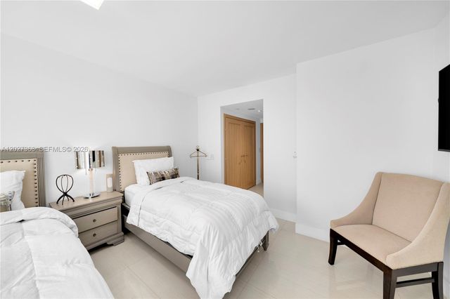 4779 Collins Ave 908, Miami Beach, FL 33140