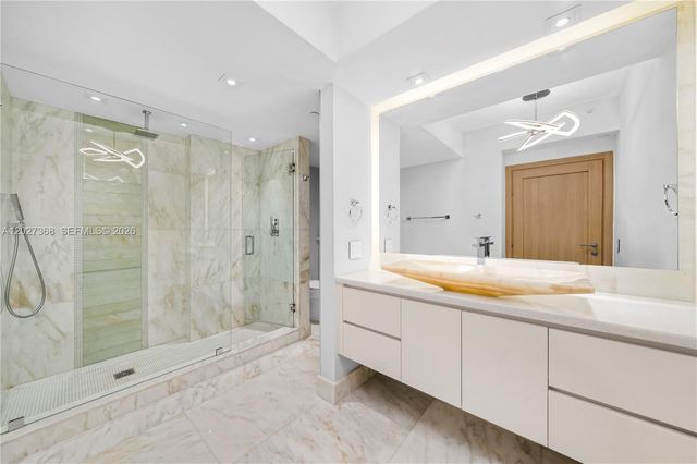 4779 Collins Ave 908, Miami Beach, FL 33140