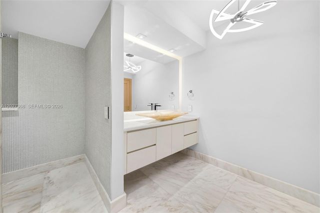 4779 Collins Ave 908, Miami Beach, FL 33140