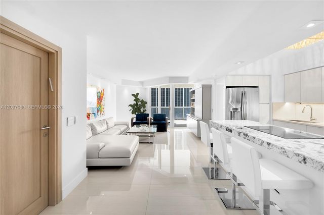 4779 Collins Ave 908, Miami Beach, FL 33140