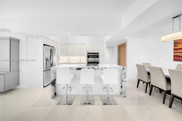 4779 Collins Ave 908, Miami Beach, FL 33140