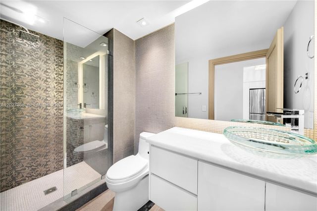 4779 Collins Ave 908, Miami Beach, FL 33140