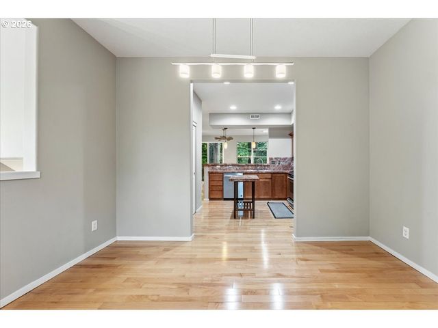 2137 Ne SHEFFIELD Ave, Hillsboro, OR 97006
