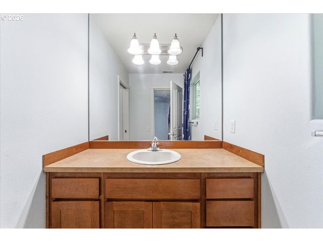 2137 Ne SHEFFIELD Ave, Hillsboro, OR 97006
