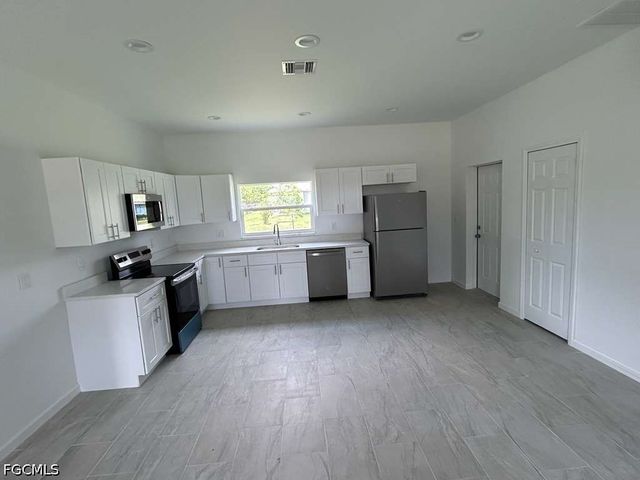 1701 NE 44th TER, Cape Coral, FL 33909