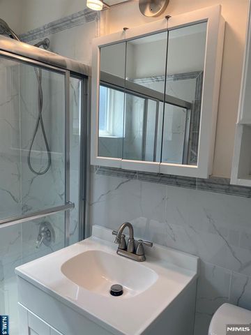 300 E Homestead Avenue B 8, Palisades Park, NJ 07650