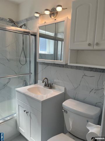 300 E Homestead Avenue B 8, Palisades Park, NJ 07650