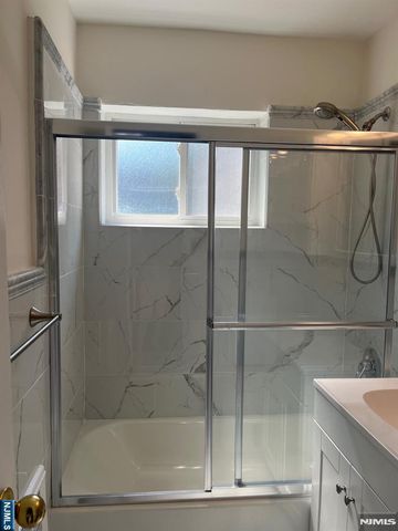 300 E Homestead Avenue B 8, Palisades Park, NJ 07650