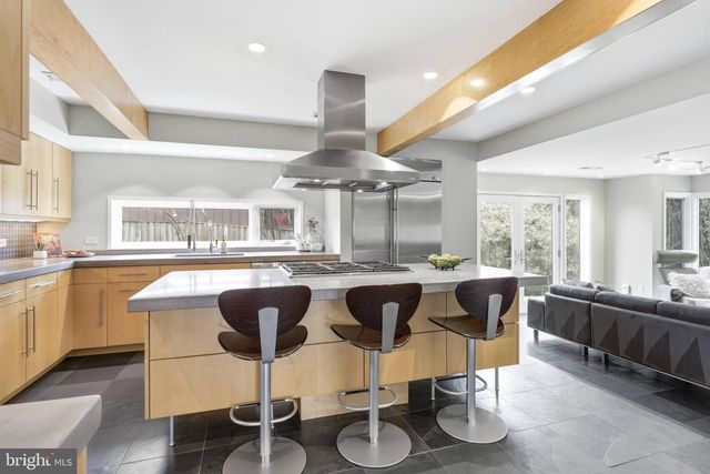 10519 ZION DR, Fairfax, VA 22032