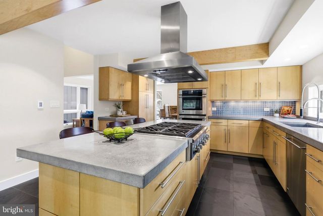 10519 ZION DR, Fairfax, VA 22032