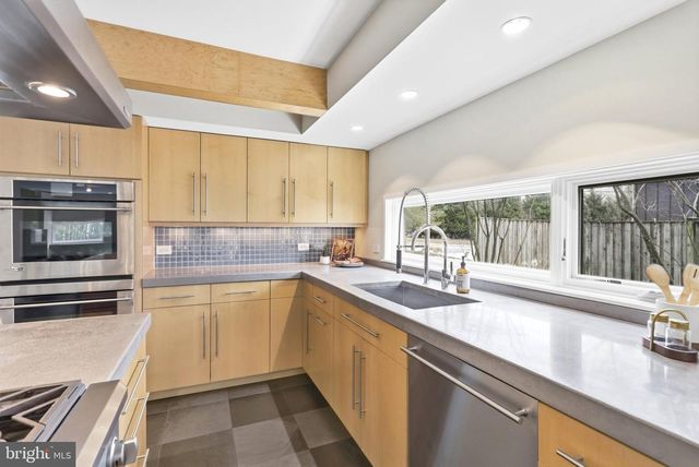 10519 ZION DR, Fairfax, VA 22032