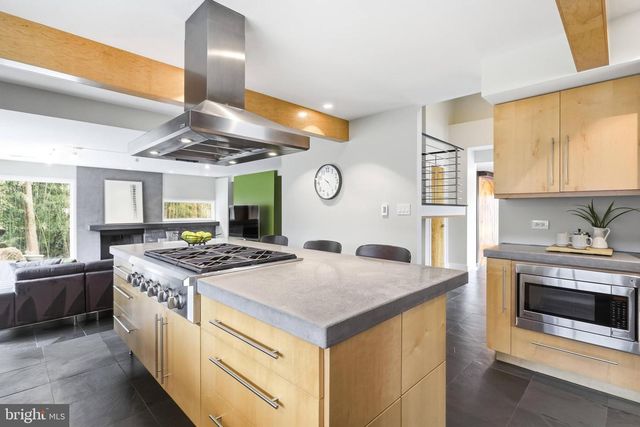 10519 ZION DR, Fairfax, VA 22032