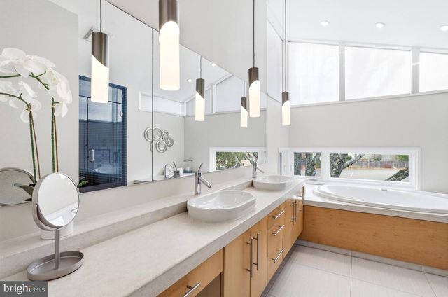 10519 ZION DR, Fairfax, VA 22032