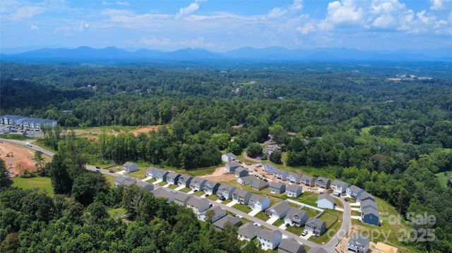 576 Country Oak Drive, Asheville, NC 28804