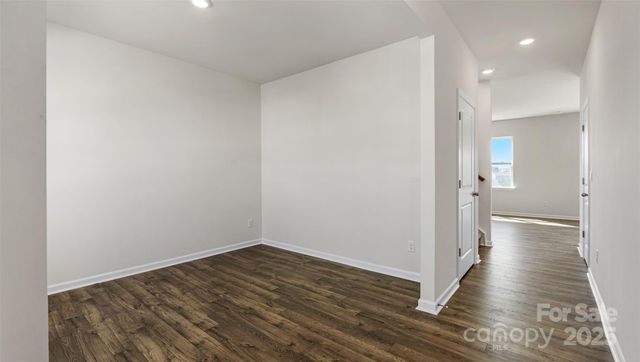 576 Country Oak Drive, Asheville, NC 28804