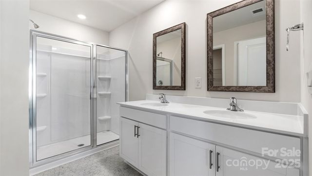 576 Country Oak Drive, Asheville, NC 28804