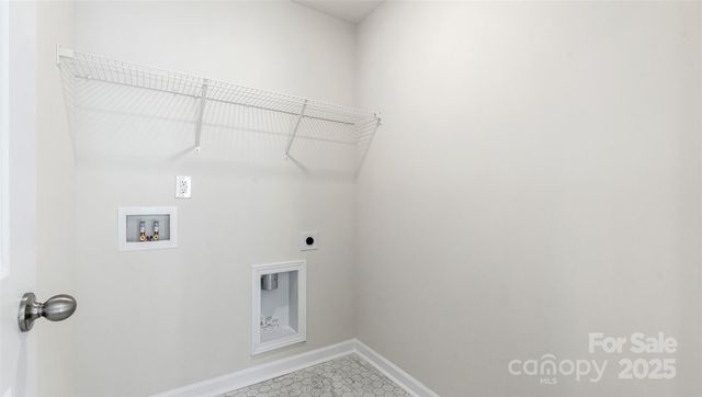 576 Country Oak Drive, Asheville, NC 28804