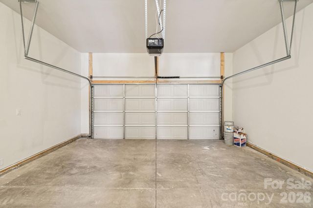 576 Country Oak Drive, Asheville, NC 28804