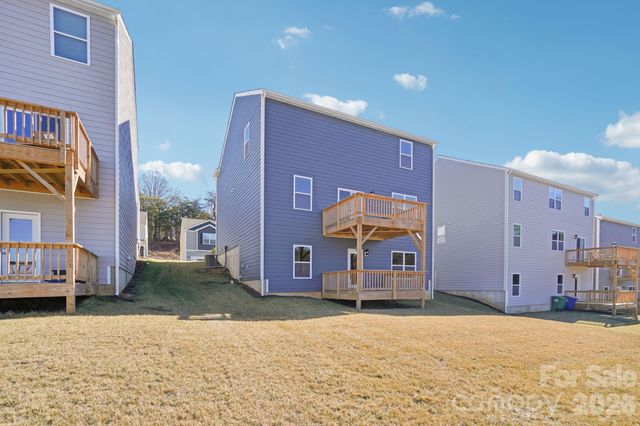 576 Country Oak Drive, Asheville, NC 28804