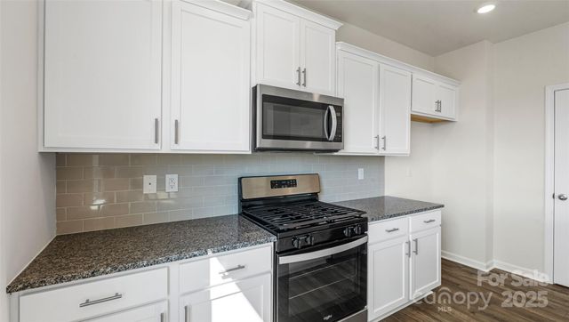 576 Country Oak Drive, Asheville, NC 28804